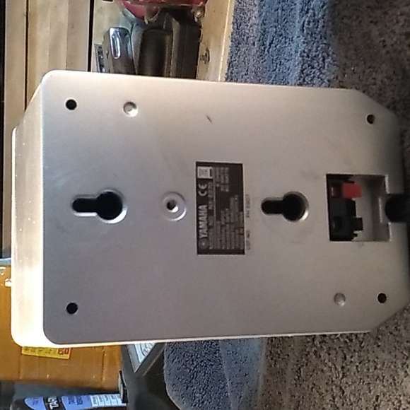 Yamaha surround speaker pair satelite - Picture 3 of 4